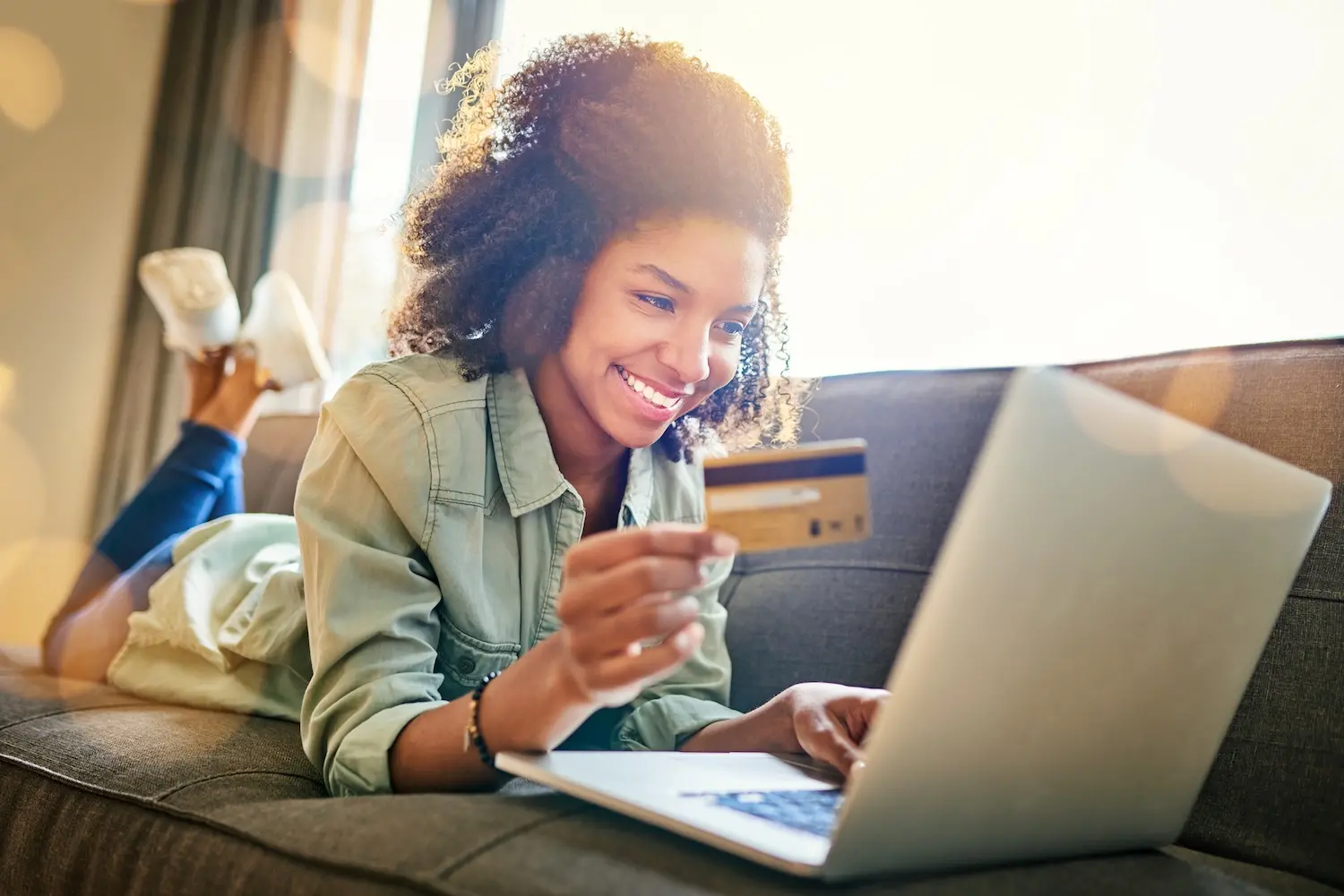 flexible dental financing, woman using carecredit, sunbit