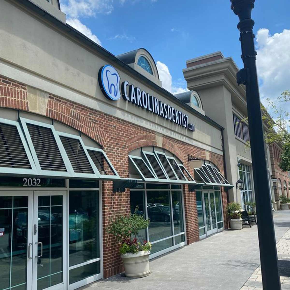 carolinasdentist-cary outside of office