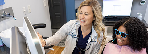 positive2 doctor talking with a patient